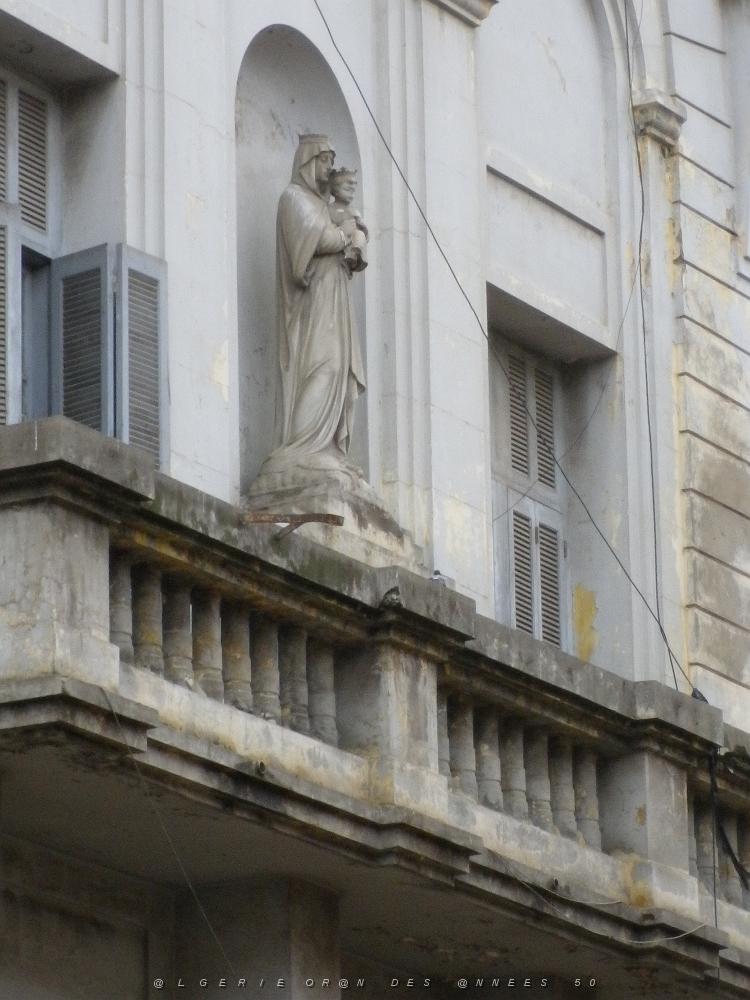 604 une vierge   rue de mostaganem.JPG